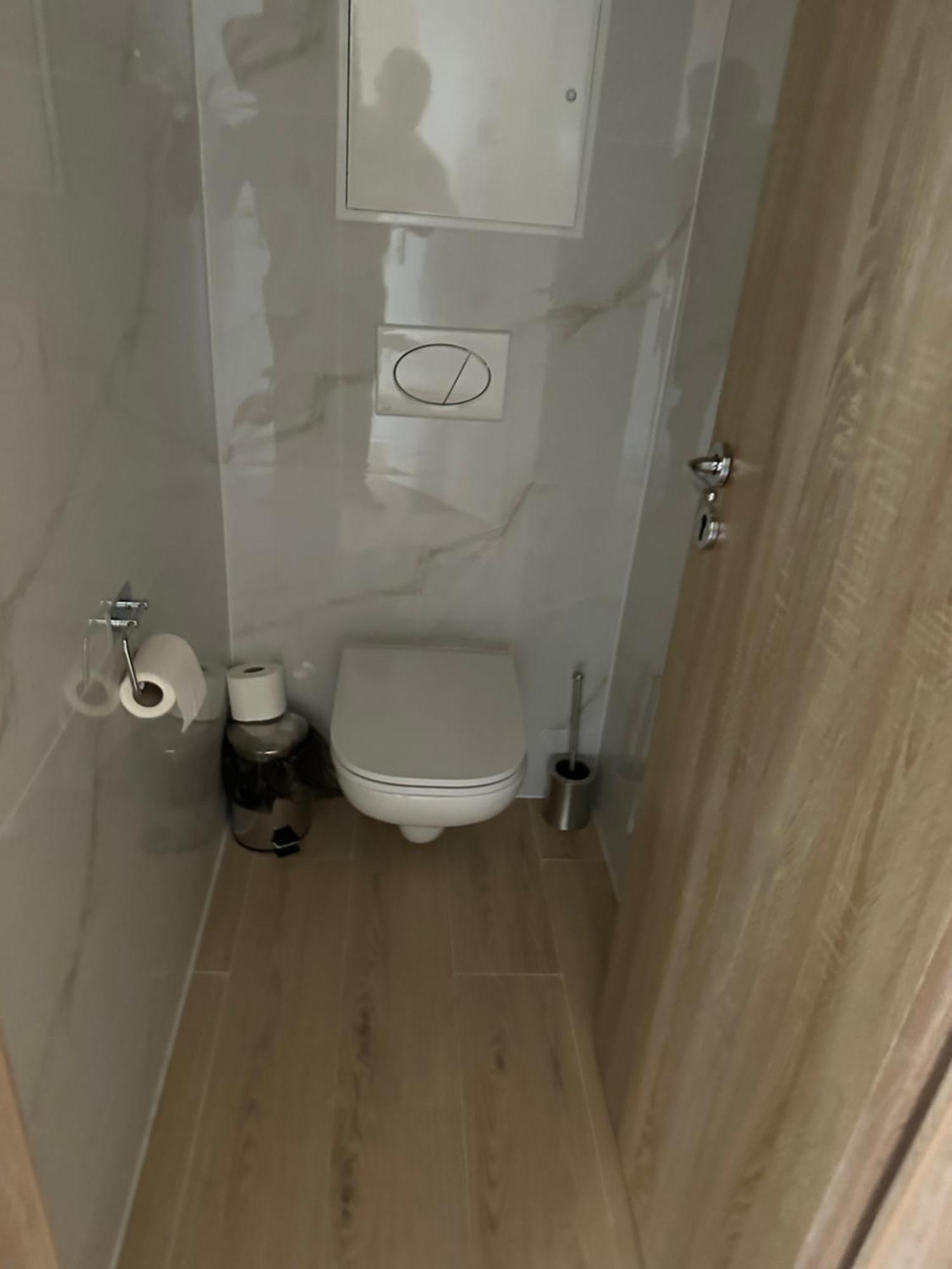 Majestic Old Town Apartments Bratislava Ngoại thất bức ảnh