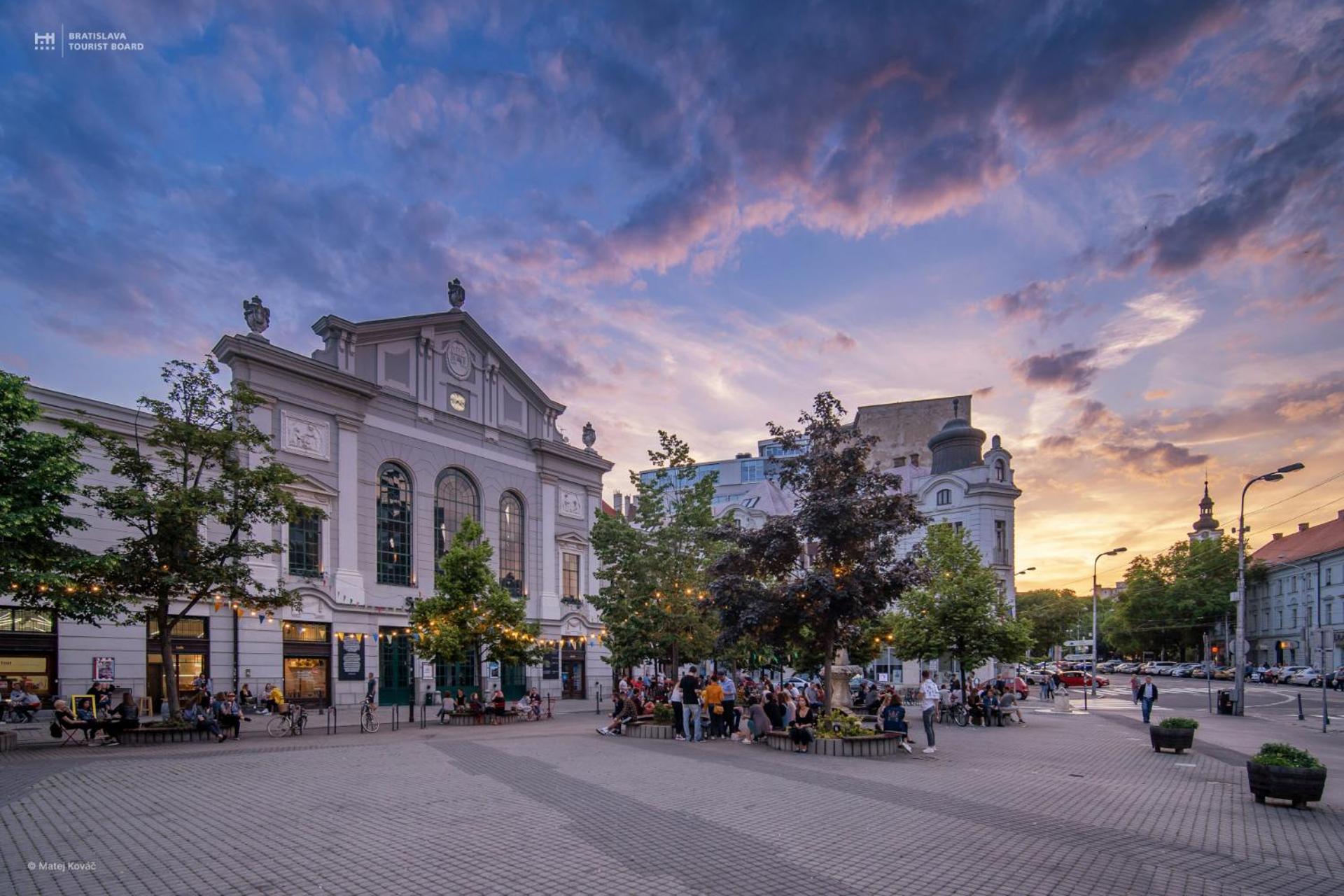 Majestic Old Town Apartments Bratislava Ngoại thất bức ảnh